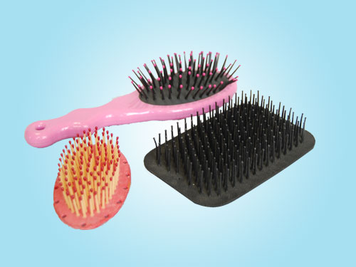 穿好针的梳子皮